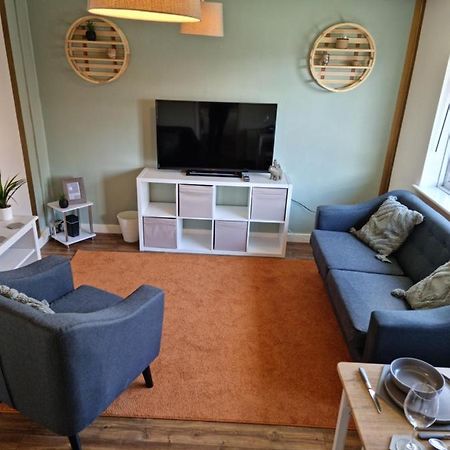 Lovely 2 Bedroom Serviced Apartment With Parking Μάνσφιλντ Εξωτερικό φωτογραφία