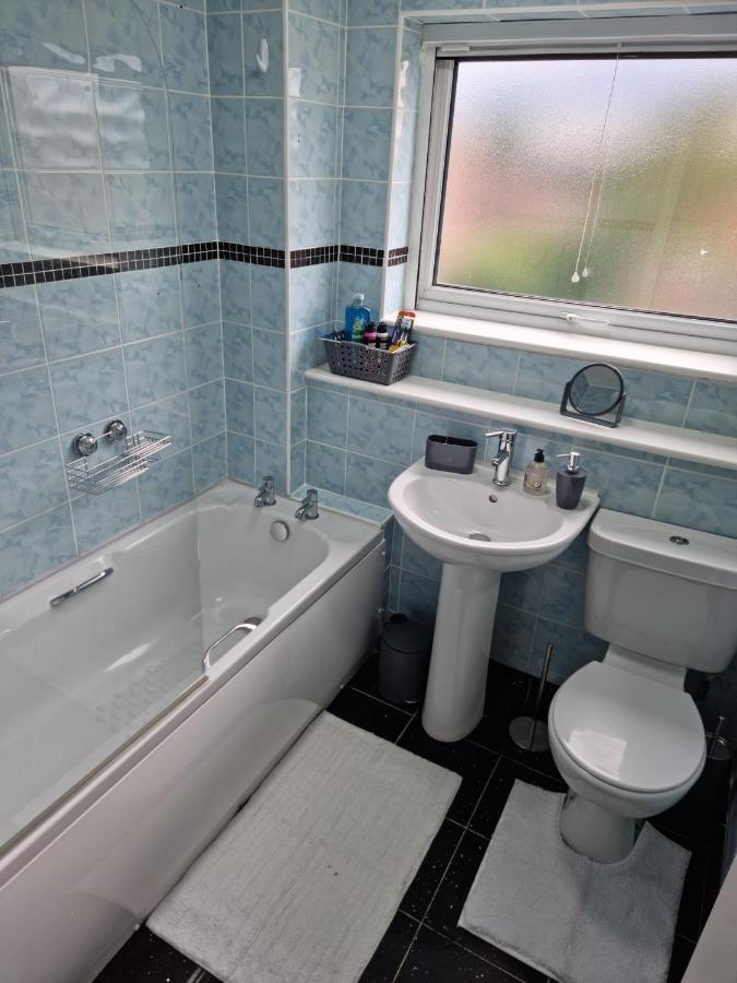 Lovely 2 Bedroom Serviced Apartment With Parking Μάνσφιλντ Εξωτερικό φωτογραφία