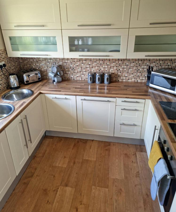 Lovely 2 Bedroom Serviced Apartment With Parking Μάνσφιλντ Εξωτερικό φωτογραφία